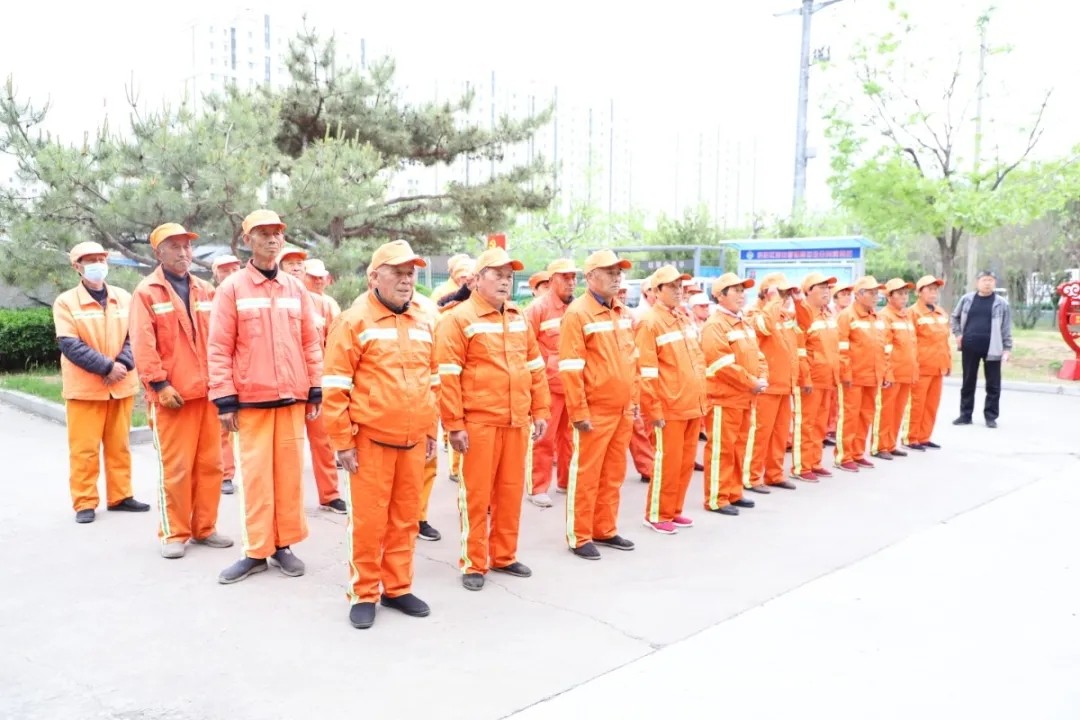 愛心傳遞 溫情捐贈(zèng)—長(zhǎng)田實(shí)業(yè)向環(huán)衛(wèi)工人捐贈(zèng)環(huán)衛(wèi)服裝1200余套