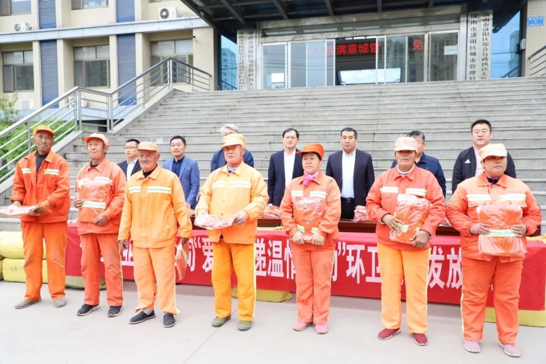 愛心傳遞 溫情捐贈(zèng)—長(zhǎng)田實(shí)業(yè)向環(huán)衛(wèi)工人捐贈(zèng)環(huán)衛(wèi)服裝1200余套