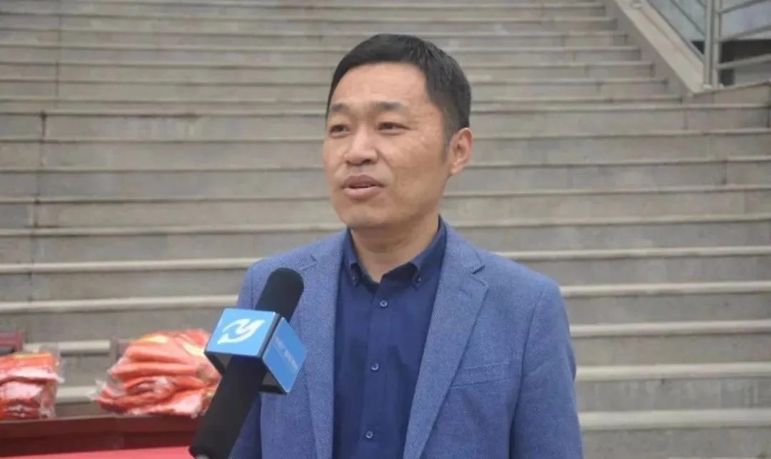 愛心傳遞 溫情捐贈(zèng)—長(zhǎng)田實(shí)業(yè)向環(huán)衛(wèi)工人捐贈(zèng)環(huán)衛(wèi)服裝1200余套