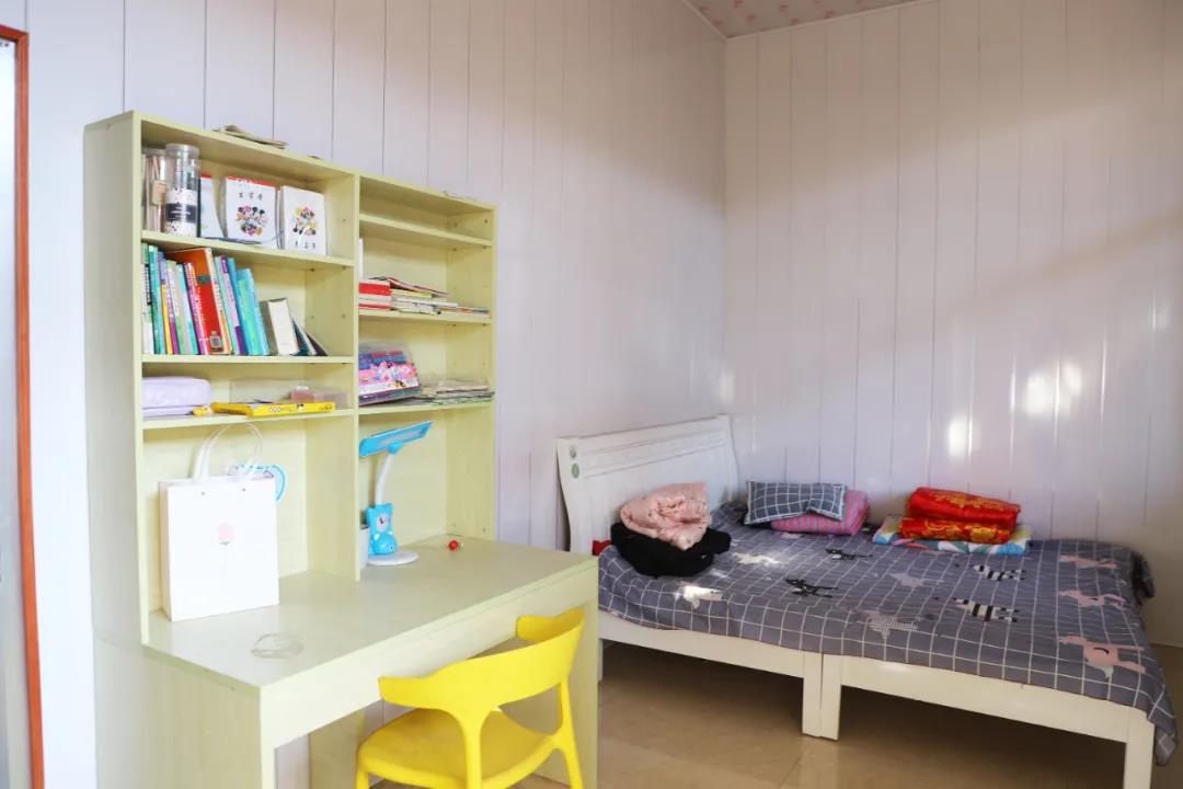 一處小屋 無(wú)限希望—團(tuán)區(qū)委攜手長(zhǎng)田實(shí)業(yè)到捐建“希望小屋”走訪慰問(wèn)