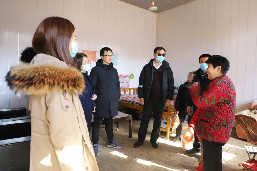 一處小屋 無(wú)限希望—團(tuán)區(qū)委攜手長(zhǎng)田實(shí)業(yè)到捐建“希望小屋”走訪慰問(wèn)