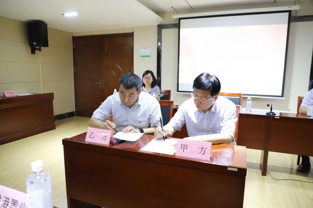 黨建聯(lián)盟聚合力 同心互聯(lián)促發(fā)展 ——濟(jì)北開發(fā)區(qū)服務(wù)類黨建聯(lián)盟企業(yè)見面會(huì)在長田實(shí)業(yè)舉行